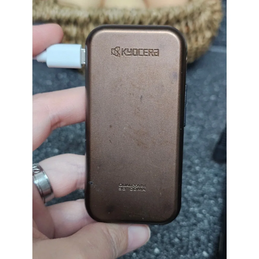 Kyocera flip phone branded for Virgin Mobile.